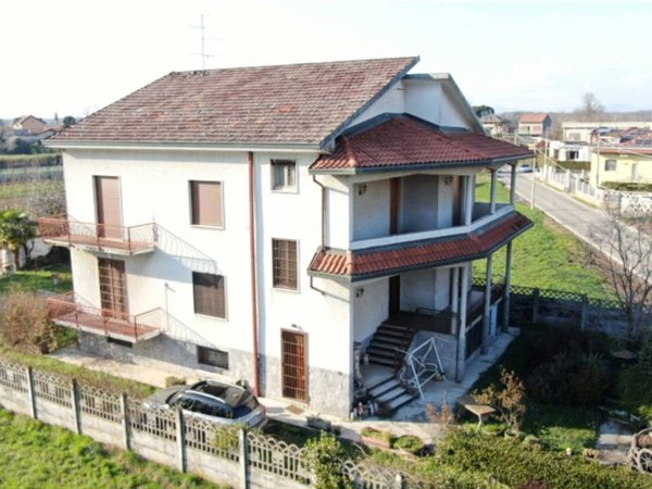 casa indipendente in vendita a Limido Comasco in zona Cascina Restelli