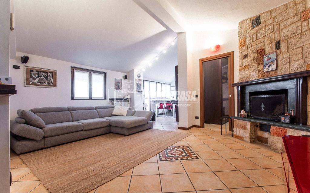 appartamento in vendita a Limido Comasco