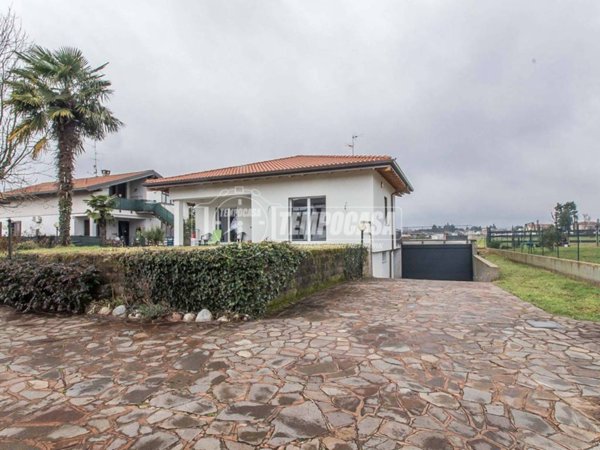casa indipendente in vendita a Limido Comasco in zona Cascina Restelli