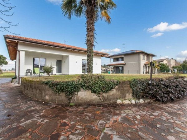 casa indipendente in vendita a Limido Comasco in zona Cascina Restelli