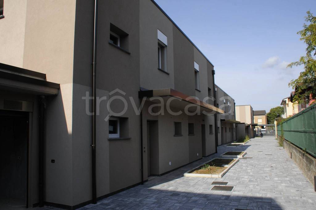 casa indipendente in vendita a Limido Comasco