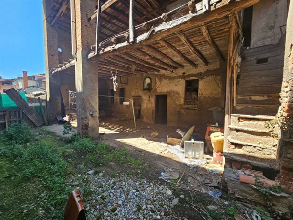 casa indipendente in vendita a Limido Comasco