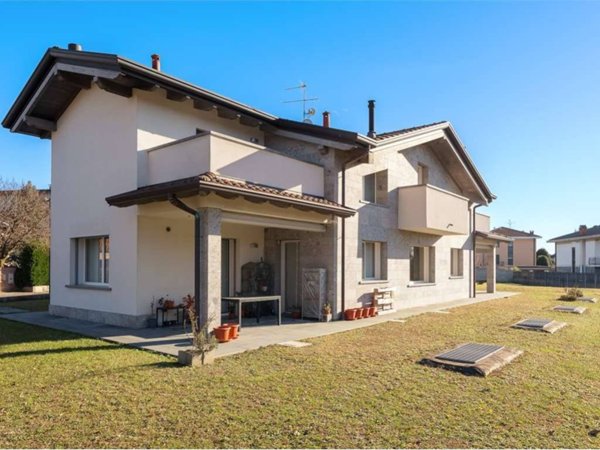 casa indipendente in vendita a Limido Comasco