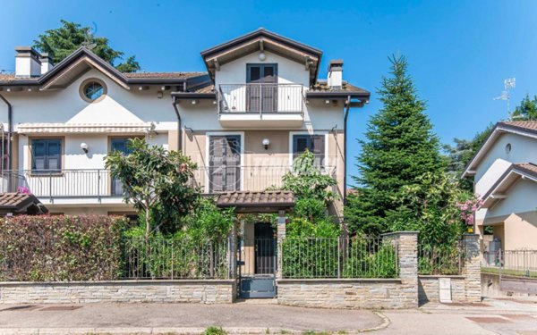 casa indipendente in vendita a Limido Comasco