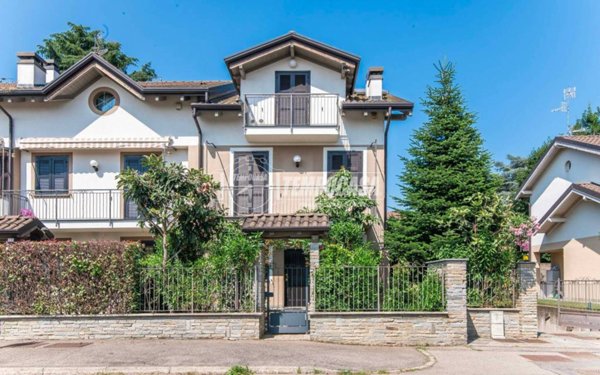 casa indipendente in vendita a Limido Comasco in zona Cascina Restelli