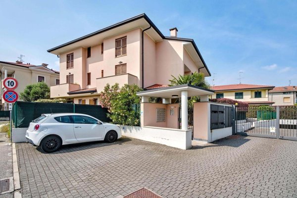 appartamento in vendita a Limido Comasco