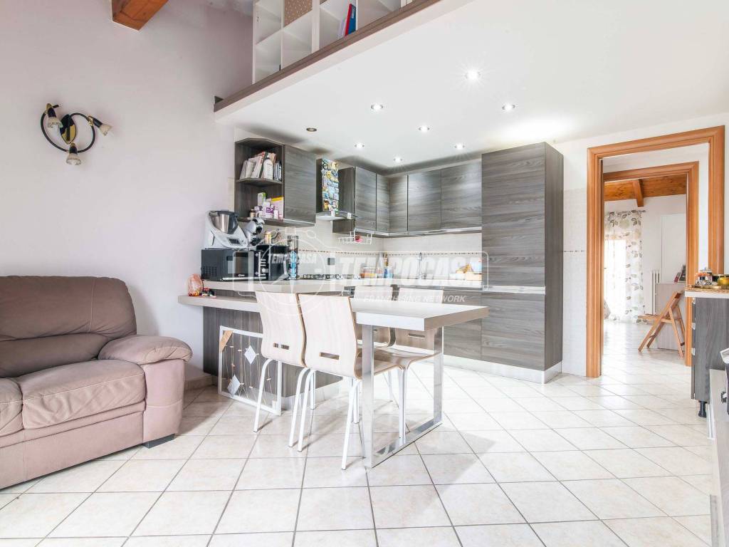 appartamento in vendita a Limido Comasco