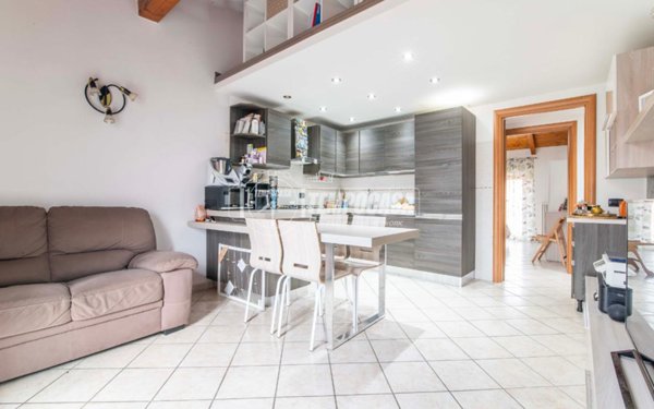 appartamento in vendita a Limido Comasco