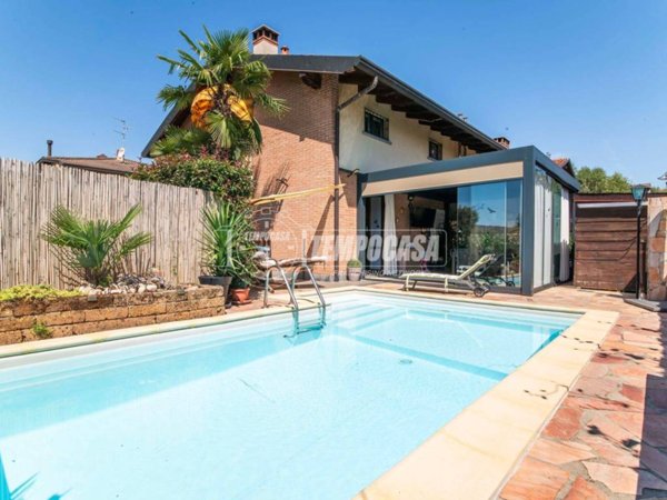 casa indipendente in vendita a Limido Comasco