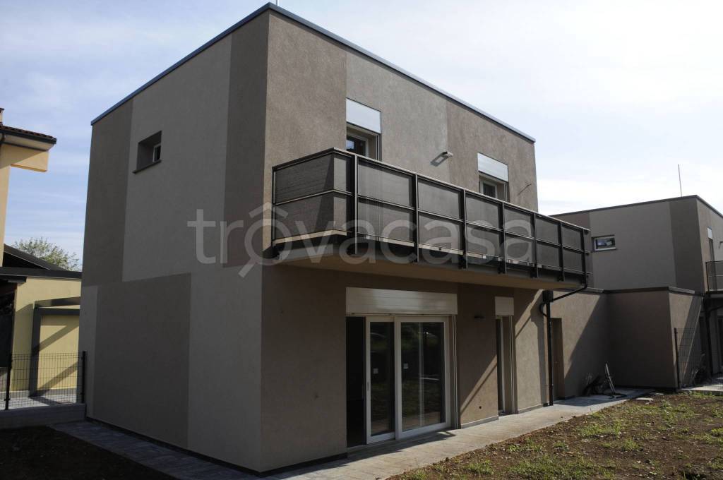 casa indipendente in vendita a Limido Comasco