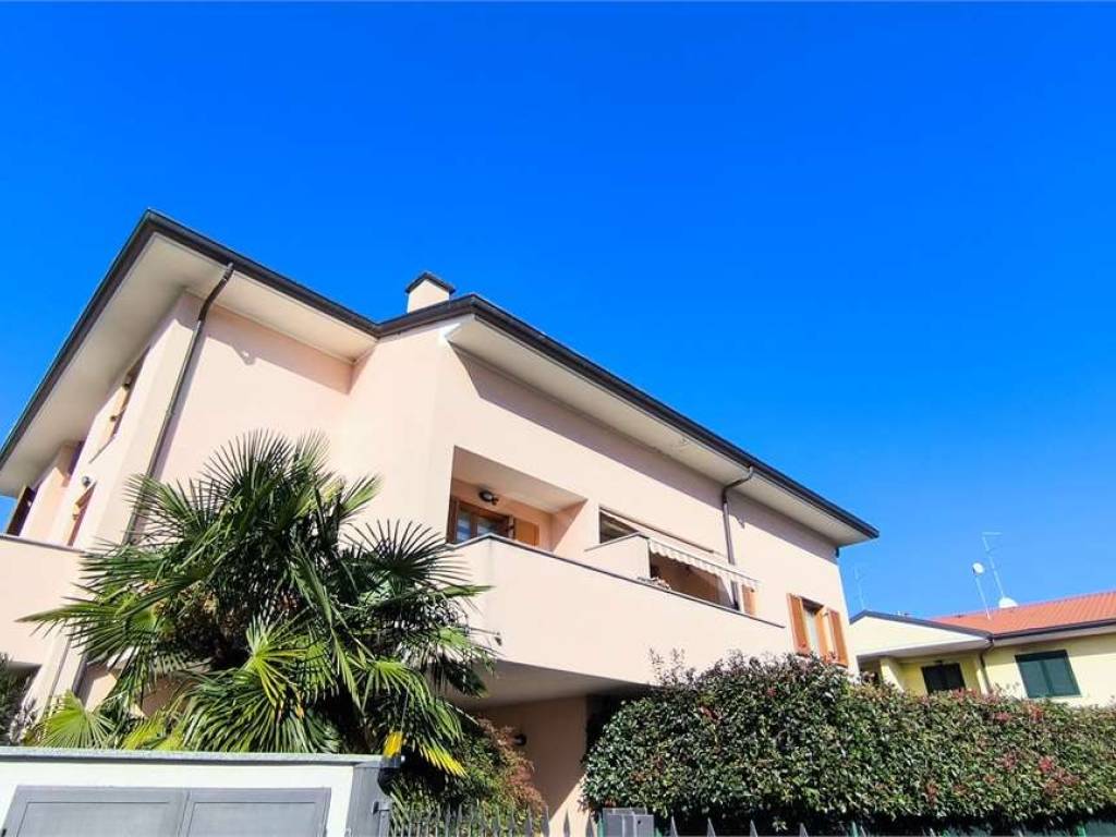 appartamento in vendita a Limido Comasco