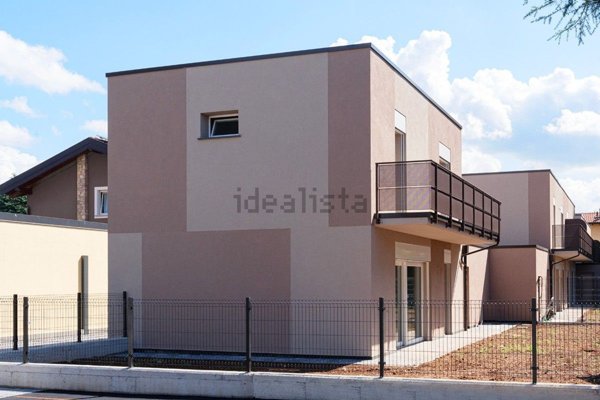 casa indipendente in vendita a Limido Comasco