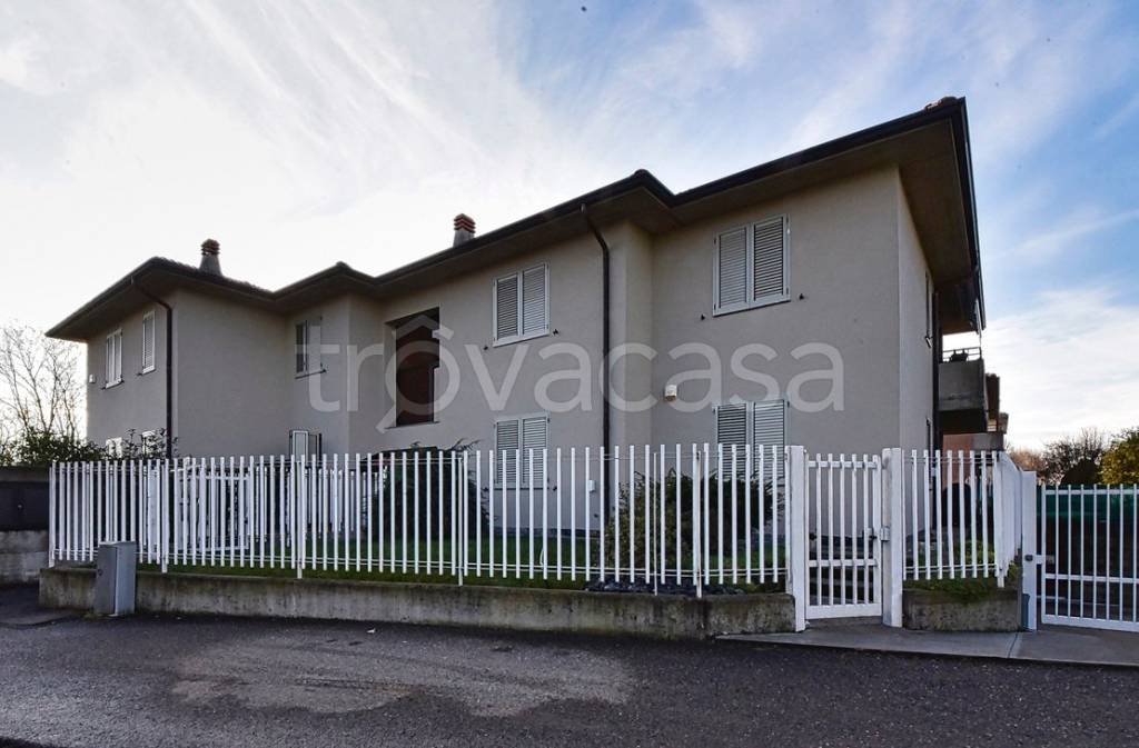 appartamento in vendita a Limido Comasco in zona Cascina Restelli