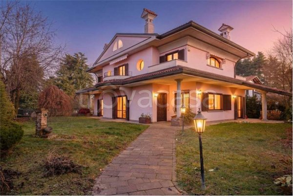 casa indipendente in vendita a Limido Comasco