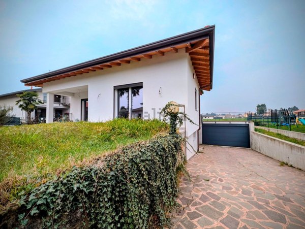 casa indipendente in vendita a Limido Comasco