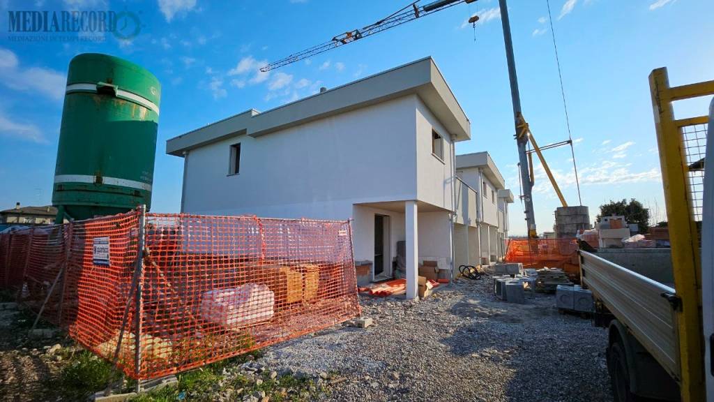 casa indipendente in vendita a Limido Comasco in zona Cascina Restelli