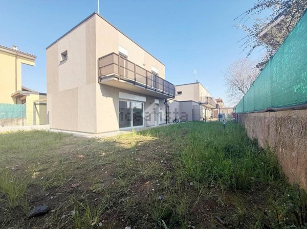 casa indipendente in vendita a Limido Comasco in zona Cascina Restelli
