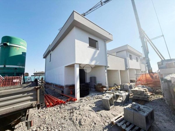 casa indipendente in vendita a Limido Comasco in zona Cascina Restelli