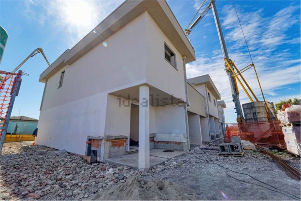 casa indipendente in vendita a Limido Comasco