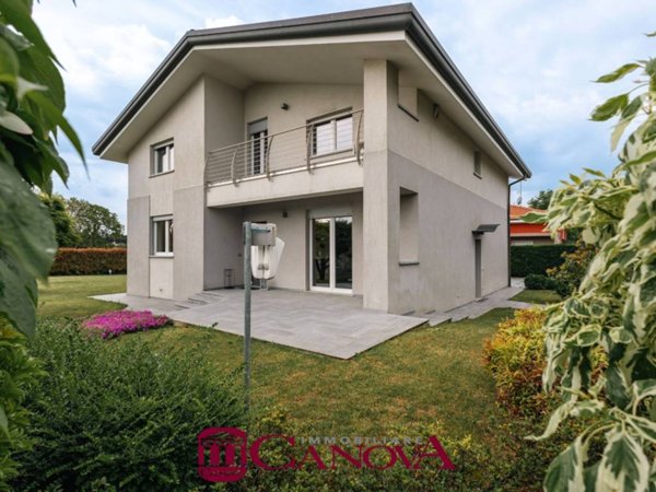 casa indipendente in vendita a Limido Comasco