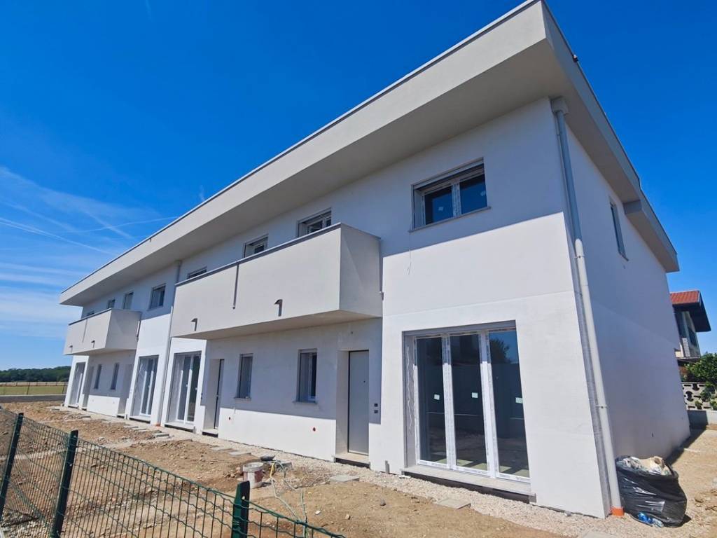 casa indipendente in vendita a Limido Comasco in zona Cascina Restelli