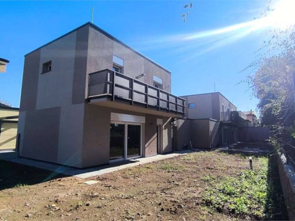 casa indipendente in vendita a Limido Comasco in zona Cascina Restelli