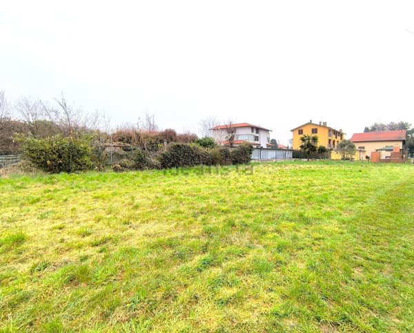 terreno edificabile in vendita a Limido Comasco in zona Cascina Restelli