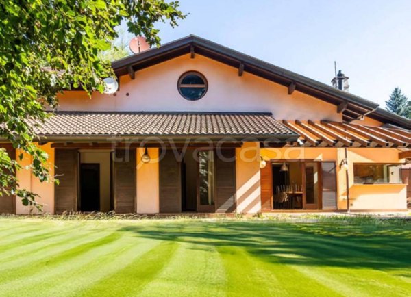 casa indipendente in vendita a Limido Comasco in zona Cascina Restelli