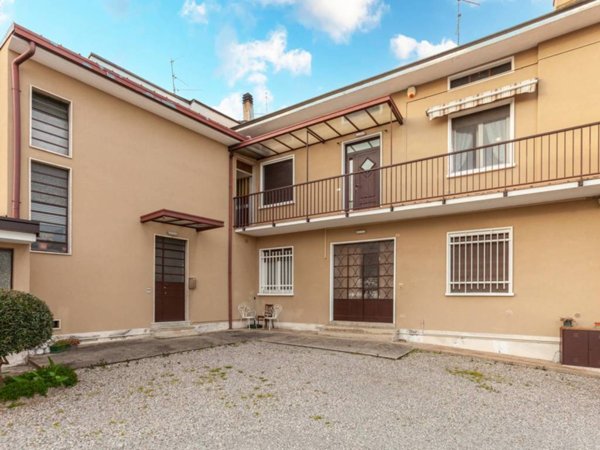 casa indipendente in vendita a Limido Comasco in zona Cascina Restelli