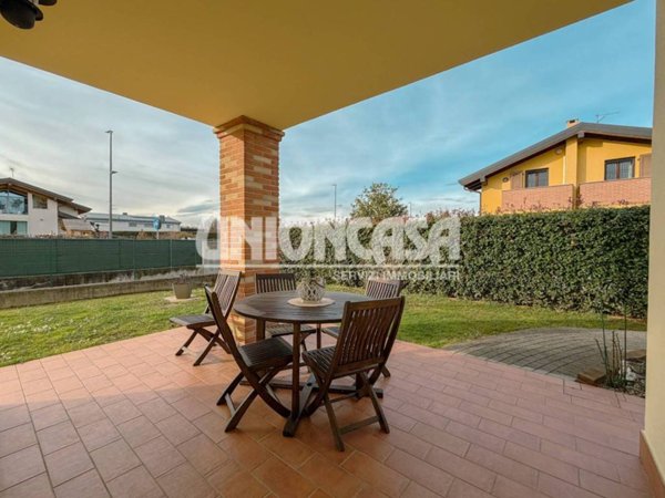 casa indipendente in vendita a Limido Comasco in zona Cascina Restelli