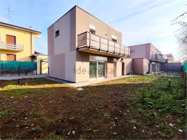 casa indipendente in vendita a Limido Comasco in zona Cascina Restelli