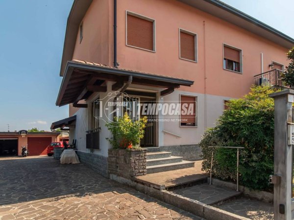 appartamento in vendita a Limido Comasco in zona Cascina Restelli