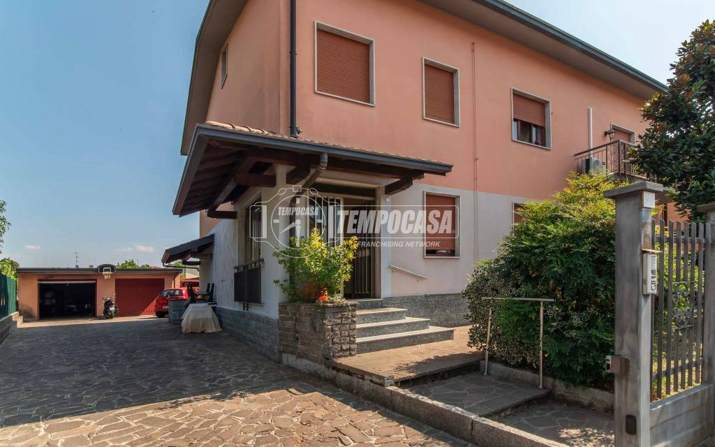 appartamento in vendita a Limido Comasco in zona Cascina Restelli
