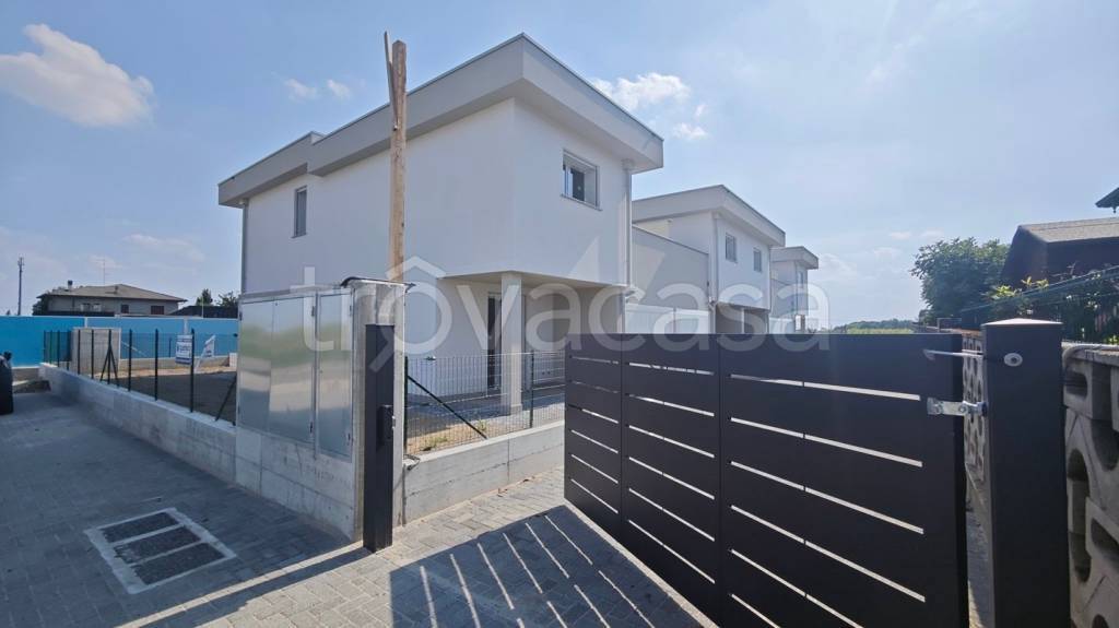 casa indipendente in vendita a Limido Comasco in zona Cascina Restelli