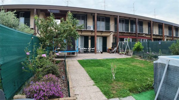 casa indipendente in vendita a Limido Comasco in zona Cascina Restelli