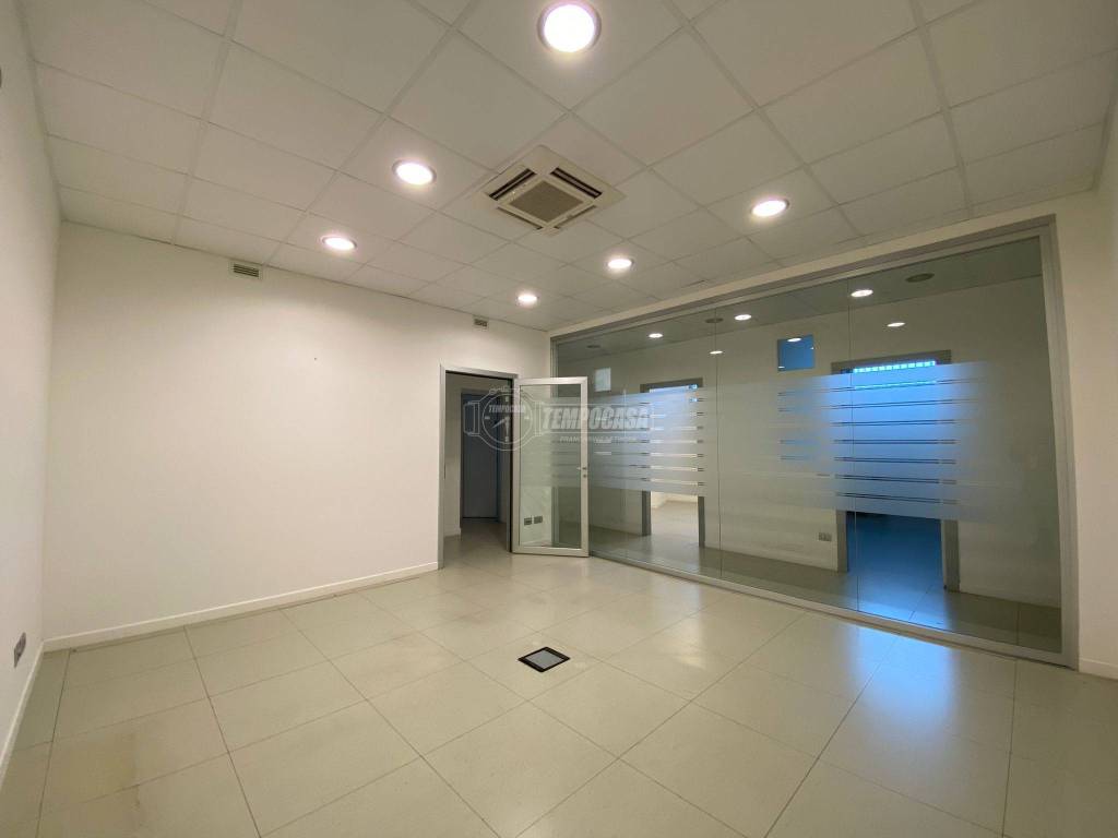 ufficio in vendita a Lipomo