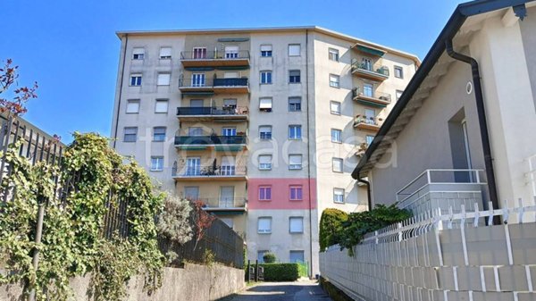 appartamento in vendita a Lipomo