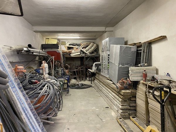 locale di sgombero in vendita a Lipomo