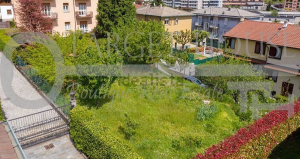 casa indipendente in vendita a Lipomo