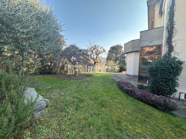 casa indipendente in vendita a Lipomo