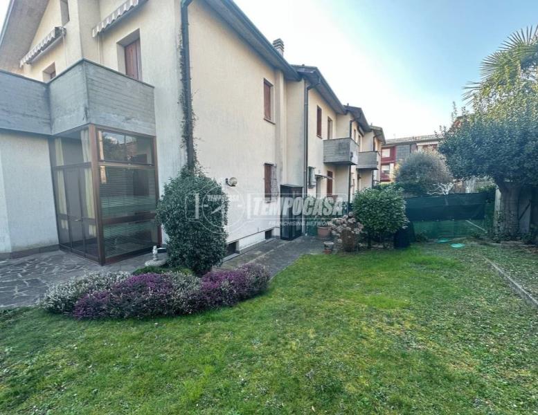 casa indipendente in vendita a Lipomo