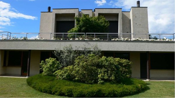 casa indipendente in vendita a Lipomo