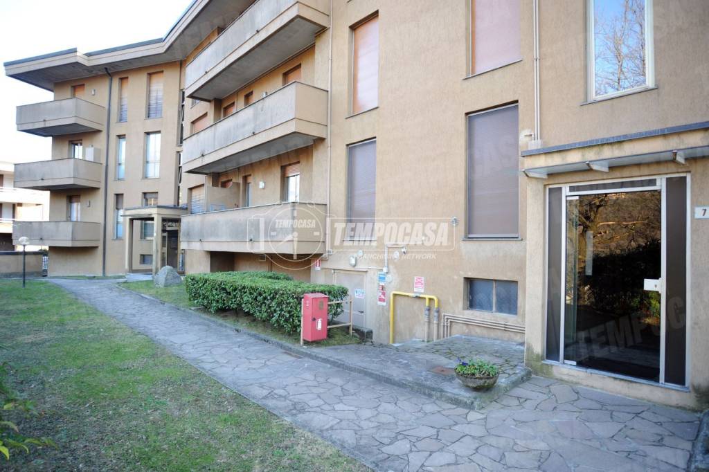 appartamento in vendita a Lipomo