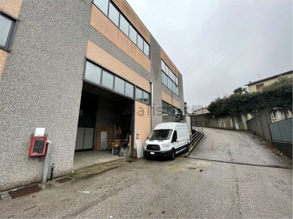 capannone in vendita a Lipomo