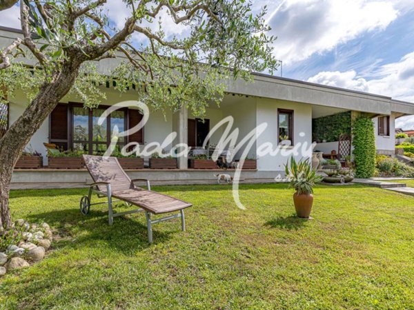 casa indipendente in vendita a Lipomo