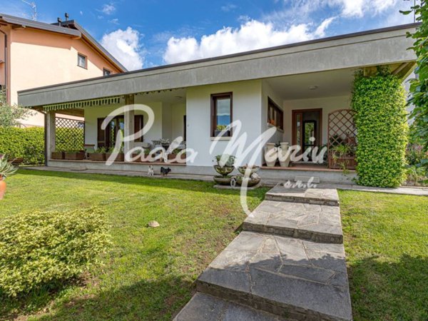 casa indipendente in vendita a Lipomo
