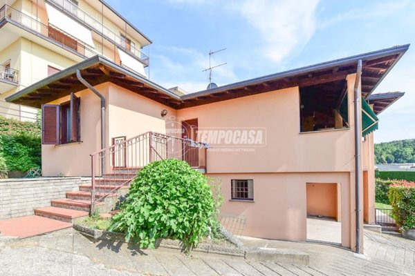 casa indipendente in vendita a Lipomo