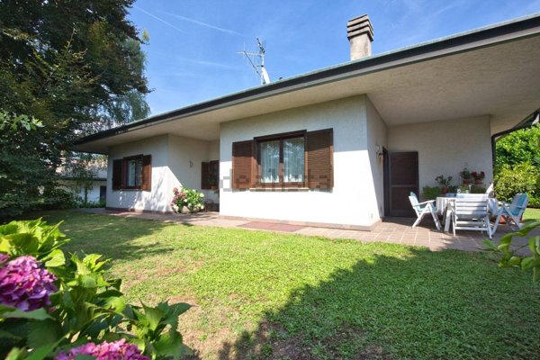 casa indipendente in vendita a Lipomo