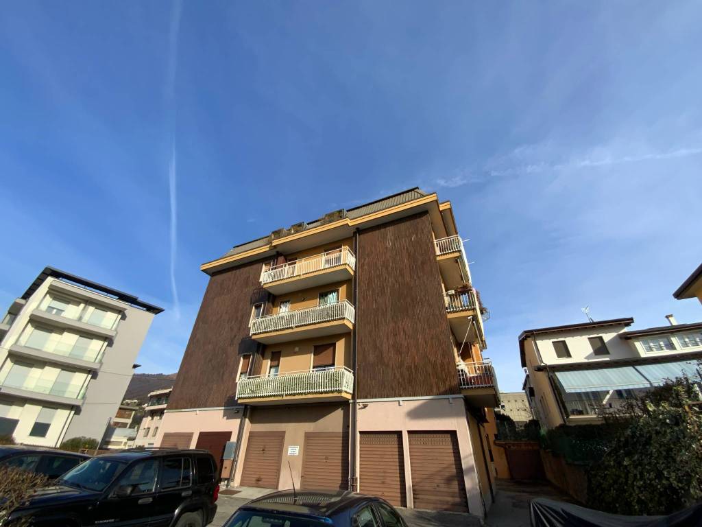 appartamento in vendita a Lipomo
