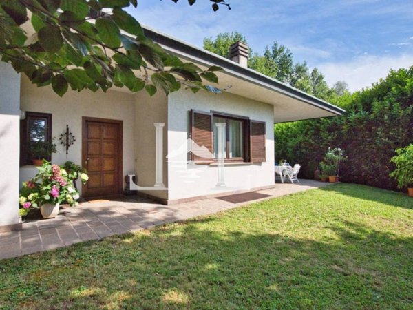 casa indipendente in vendita a Lipomo